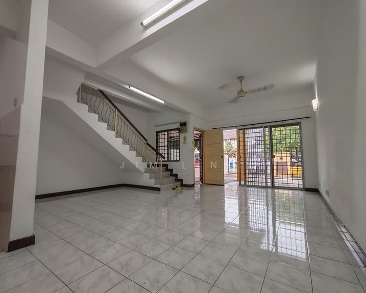 2-storey Terraced House for Sale in Bukit Rimau (Shah Alam) - Jim Ling - Living Room - PropertyGuru.com.my