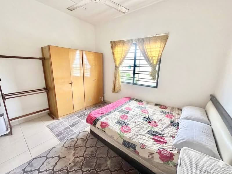 Pangsapuri untuk Dijual di Sri Ixora Apartment - Fauran Nawawi - PropertyGuru.com.my