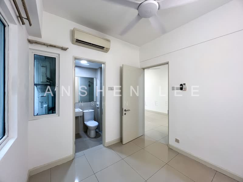 Service Residence for Sale at Tiara Mutiara / The Crown - Anshen Lee - Bathroom - PropertyGuru.com.my