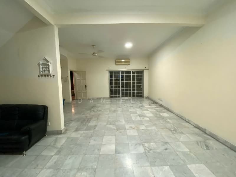 2-storey Terraced House for Sale in Kota Kemuning (Shah Alam) - DANIEL . - Living Room - PropertyGuru.com.my