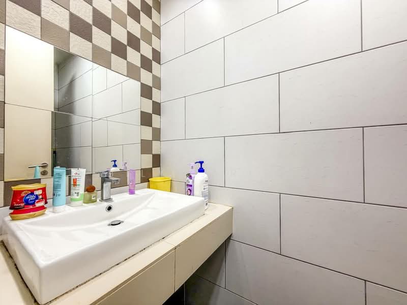 3-storey Terraced House for Sale in Rawang (Selangor) - BILYA ARIFF - Bathroom - PropertyGuru.com.my