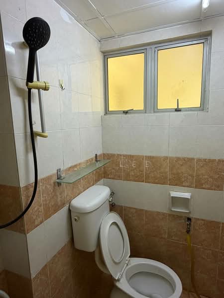 Pangsapuri untuk Disewa di Pelangi Apartment - Fey Lee - Bathroom - PropertyGuru.com.my
