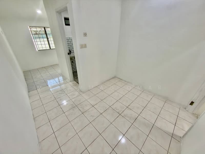 2-storey Terraced House for Sale in Seri Kembangan (Selangor) - Mohammad Omar - PropertyGuru.com.my