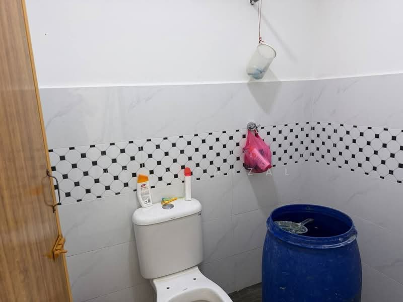 Semi-Detached House for Sale in Tampin (Negeri Sembilan) - Mohd Faizal - Bathroom - PropertyGuru.com.my