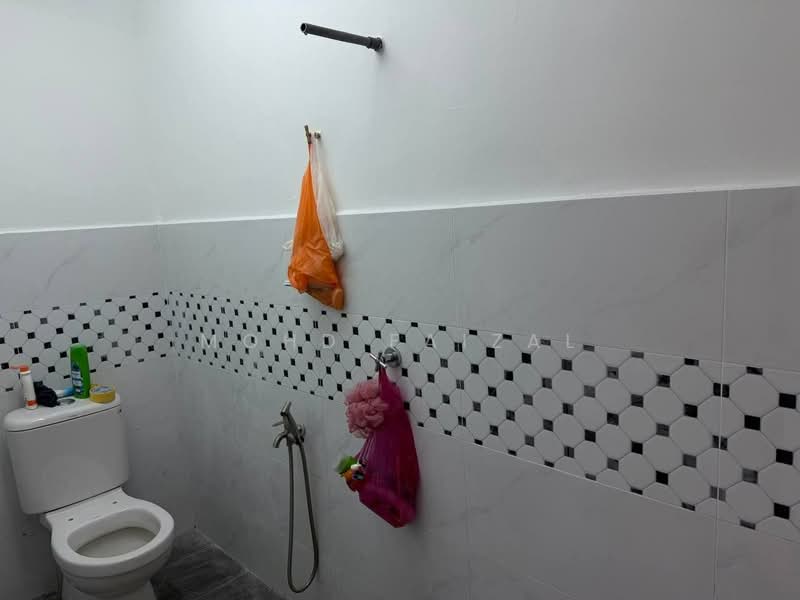 Semi-Detached House for Sale in Tampin (Negeri Sembilan) - Mohd Faizal - Bathroom - PropertyGuru.com.my