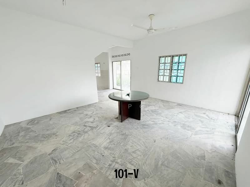 Rumah Teres 2 Tingkat untuk Dijual di Taman Klang Jaya (Klang) - Ivy Por - Living Room - PropertyGuru.com.my