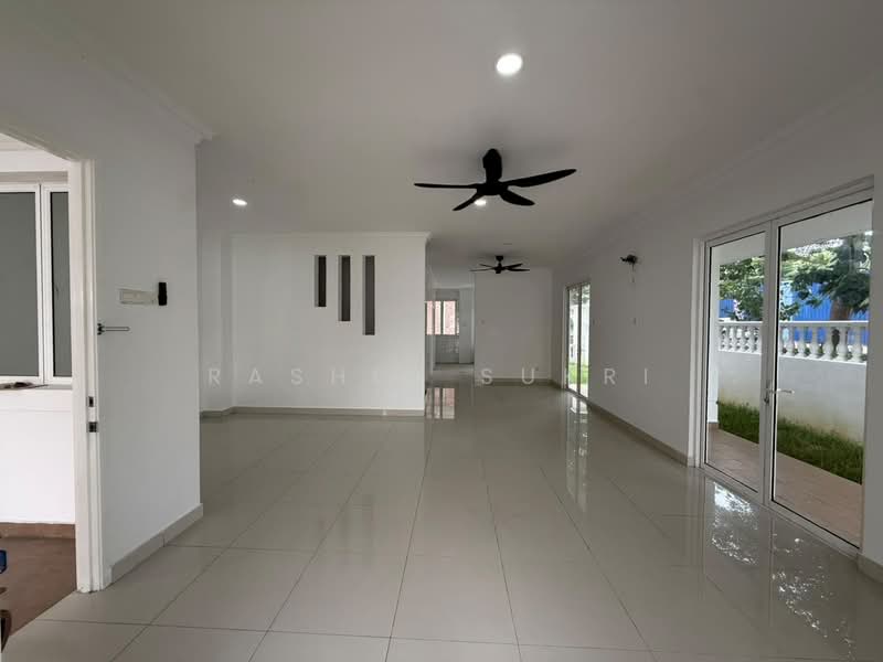 Rumah Teres 3 Tingkat untuk Disewa di Shah Alam (Selangor) - Rashid Sukri - Living Room - PropertyGuru.com.my