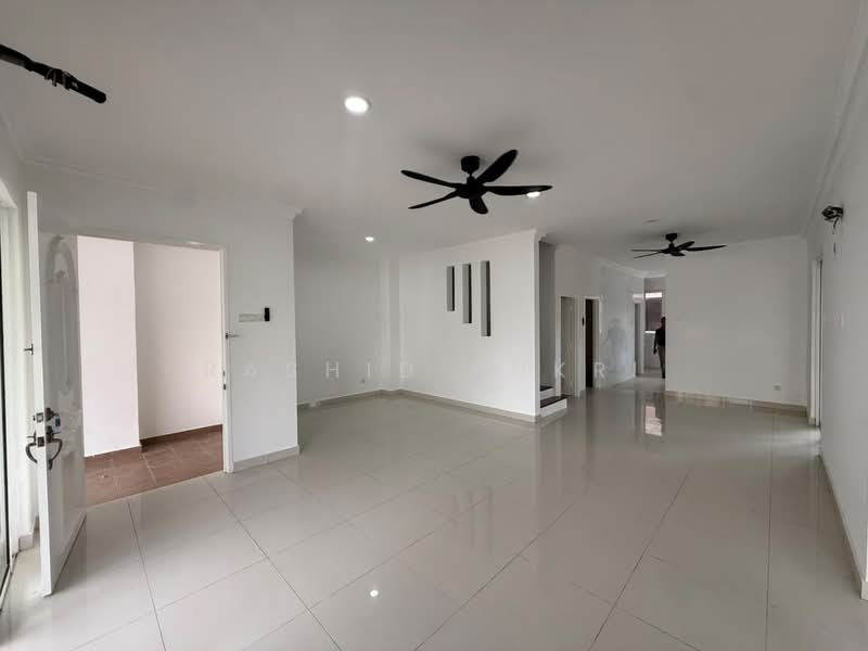 Rumah Teres 3 Tingkat untuk Disewa di Shah Alam (Selangor) - Rashid Sukri - Living Room - PropertyGuru.com.my