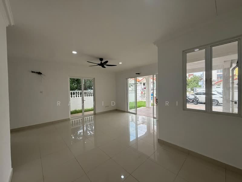 Rumah Teres 3 Tingkat untuk Disewa di Shah Alam (Selangor) - Rashid Sukri - Living Room - PropertyGuru.com.my