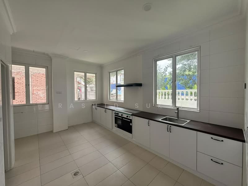 Rumah Teres 3 Tingkat untuk Disewa di Shah Alam (Selangor) - Rashid Sukri - Kitchen - PropertyGuru.com.my