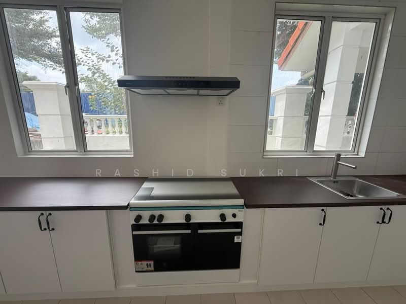 Rumah Teres 3 Tingkat untuk Disewa di Shah Alam (Selangor) - Rashid Sukri - Kitchen - PropertyGuru.com.my