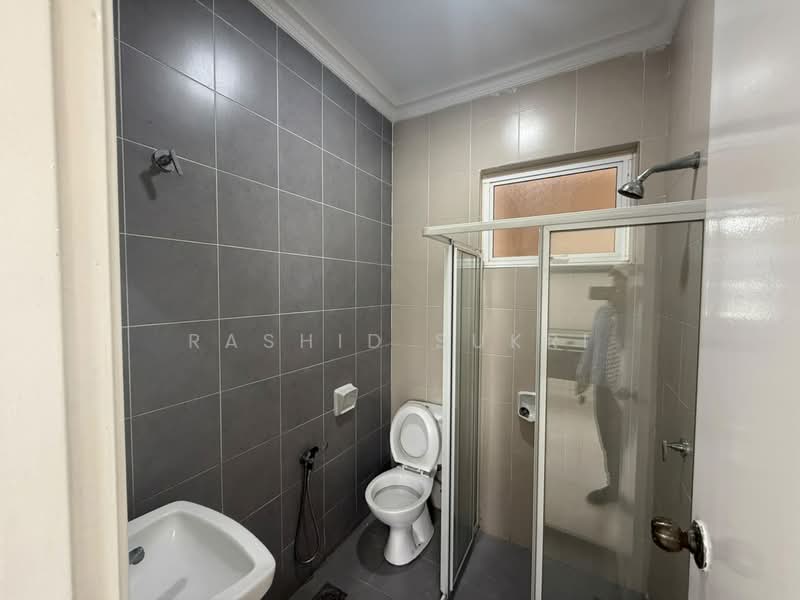 Rumah Teres 3 Tingkat untuk Disewa di Shah Alam (Selangor) - Rashid Sukri - Bathroom - PropertyGuru.com.my