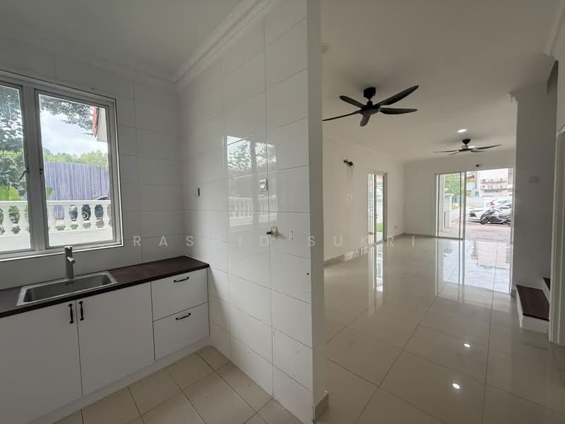 Rumah Teres 3 Tingkat untuk Disewa di Shah Alam (Selangor) - Rashid Sukri - Kitchen - PropertyGuru.com.my