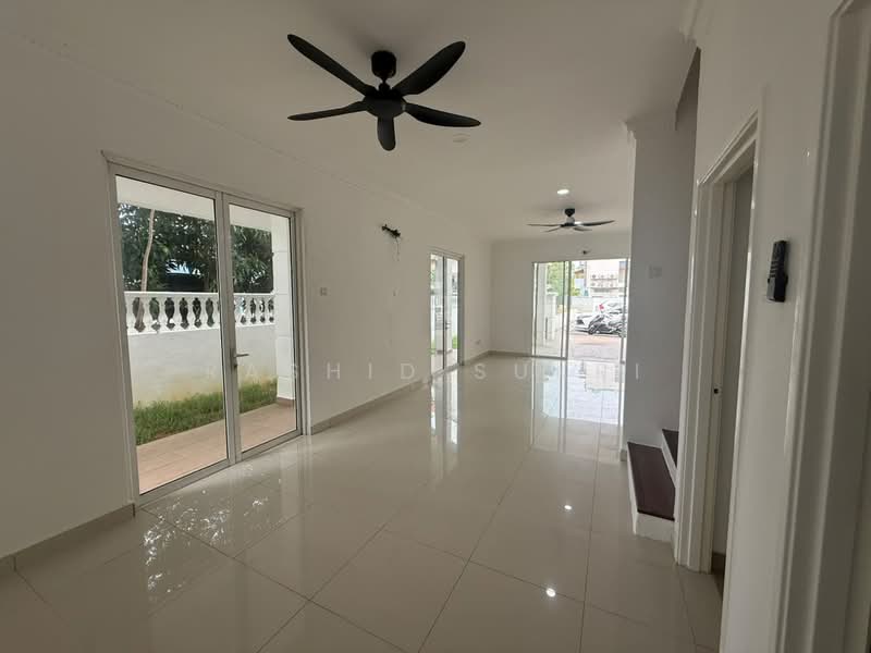 Rumah Teres 3 Tingkat untuk Disewa di Shah Alam (Selangor) - Rashid Sukri - Living Room - PropertyGuru.com.my