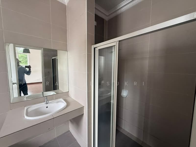 Rumah Teres 3 Tingkat untuk Disewa di Shah Alam (Selangor) - Rashid Sukri - Bathroom - PropertyGuru.com.my