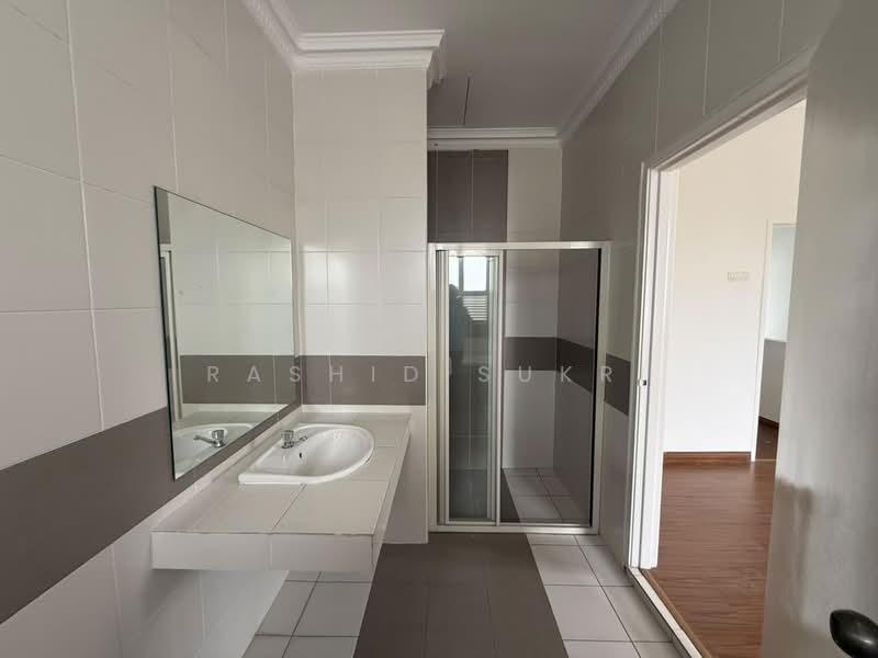 Rumah Teres 3 Tingkat untuk Disewa di Shah Alam (Selangor) - Rashid Sukri - Bathroom - PropertyGuru.com.my
