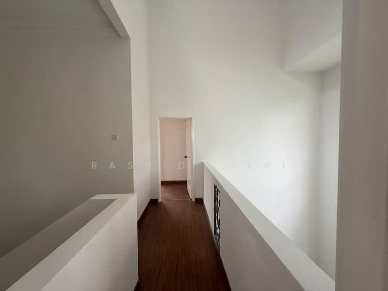 Rumah Teres 3 Tingkat untuk Disewa di Shah Alam (Selangor) - Rashid Sukri - Corridor - PropertyGuru.com.my