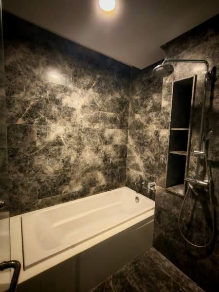 Servis Apartment untuk Disewa di Straits Residences - Kelvin Tan - Bathroom - PropertyGuru.com.my