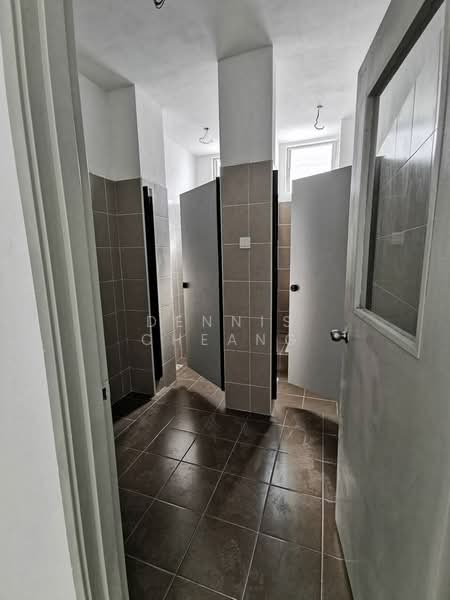Kilang untuk Disewa di Taman Desa Cemerlang (Ulu Tiram) - Dennis Cheang - Bathroom - PropertyGuru.com.my