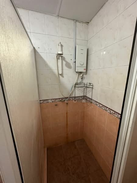 Pangsapuri untuk Dijual di Nova I - CW Kong - Bathroom - PropertyGuru.com.my