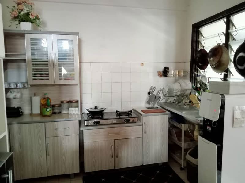 Apartment for Sale at Vista Seri Putra - YS Lock - Kitchen - PropertyGuru.com.my