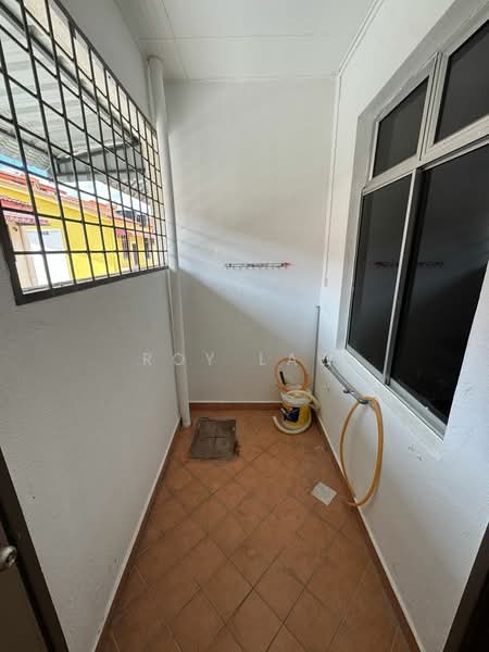 Rumah Teres untuk Disewa di Bandar Dataran Segar (Lukut) - Roy Law - Balcony - PropertyGuru.com.my