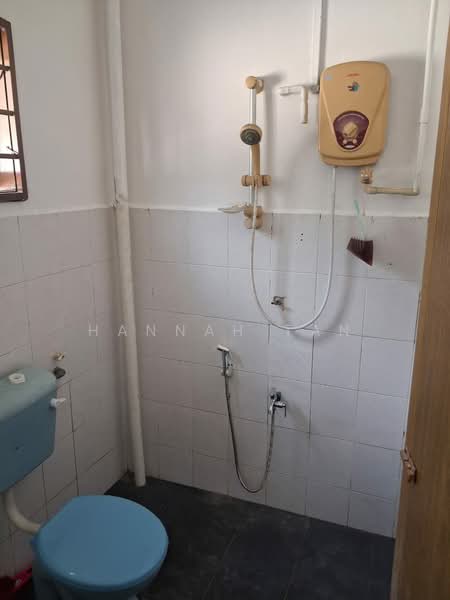 Rumah Berkembar untuk Disewa di Banting (Selangor) - Hannah Tan - Bathroom - PropertyGuru.com.my
