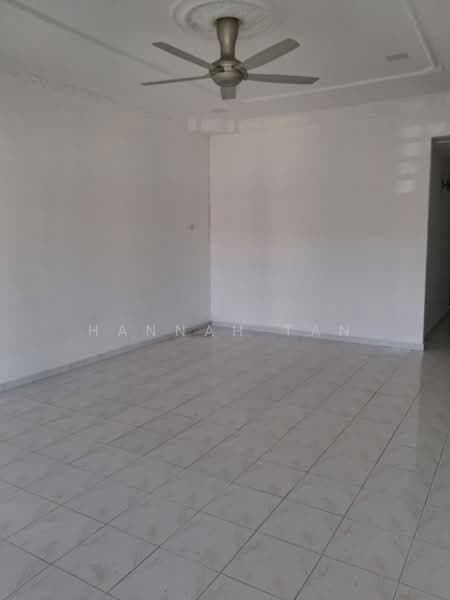 Rumah Berkembar untuk Disewa di Banting (Selangor) - Hannah Tan - Living Room - PropertyGuru.com.my