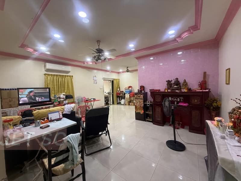 2-storey Terraced House for Sale in Taman Raja Nong (Klang) - Ivy Por - Living Room - PropertyGuru.com.my