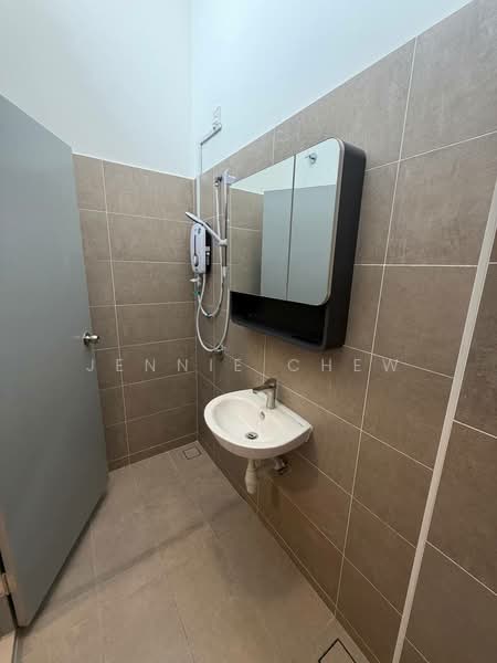 Rumah Teres 2.5 Tingkat untuk Disewa di Taman Molek (Johor Bahru) - Jennie Chew - Bathroom - PropertyGuru.com.my
