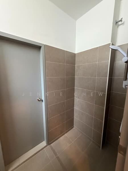 Rumah Teres 2.5 Tingkat untuk Disewa di Taman Molek (Johor Bahru) - Jennie Chew - Bathroom - PropertyGuru.com.my