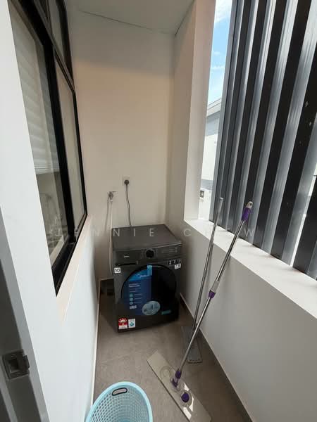 Rumah Teres 2.5 Tingkat untuk Disewa di Taman Molek (Johor Bahru) - Jennie Chew - Balcony - PropertyGuru.com.my