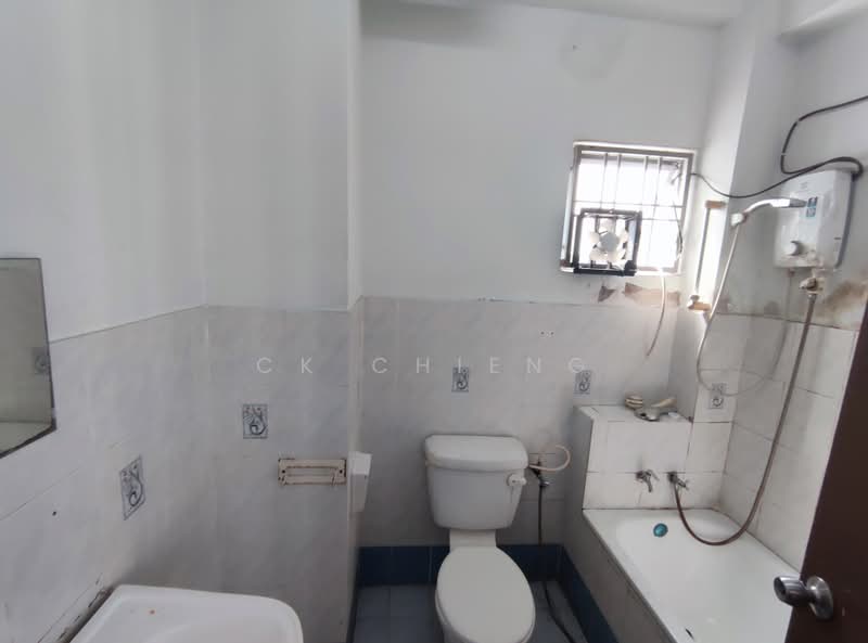 Condominium for Rent at Ridzuan Condominium - CK Chieng - Bathroom - PropertyGuru.com.my