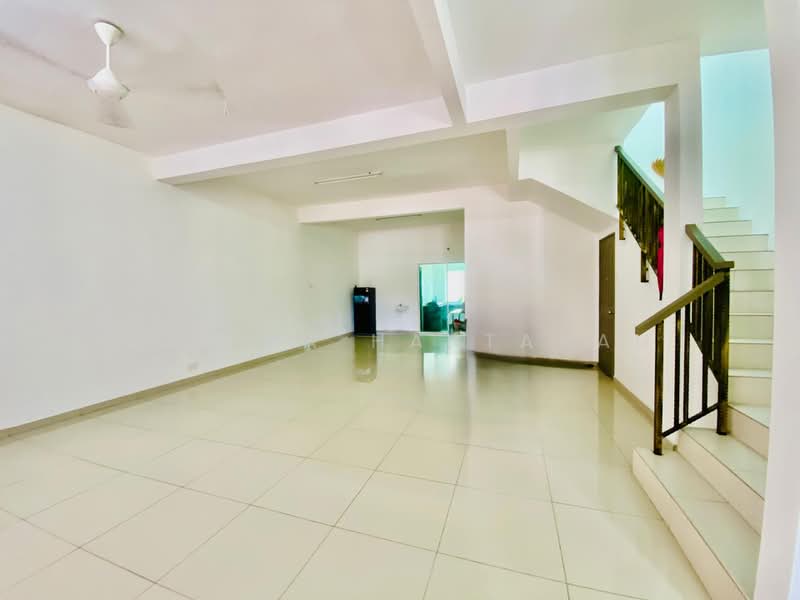 2-storey Terraced House for Sale in Strand Park (Chemor) - Sariza Hartanah - Living Room - PropertyGuru.com.my