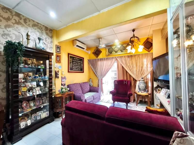 Pangsapuri untuk Dijual di Casa Venicia Apartment - Shafika Shahidin - Living Room - PropertyGuru.com.my