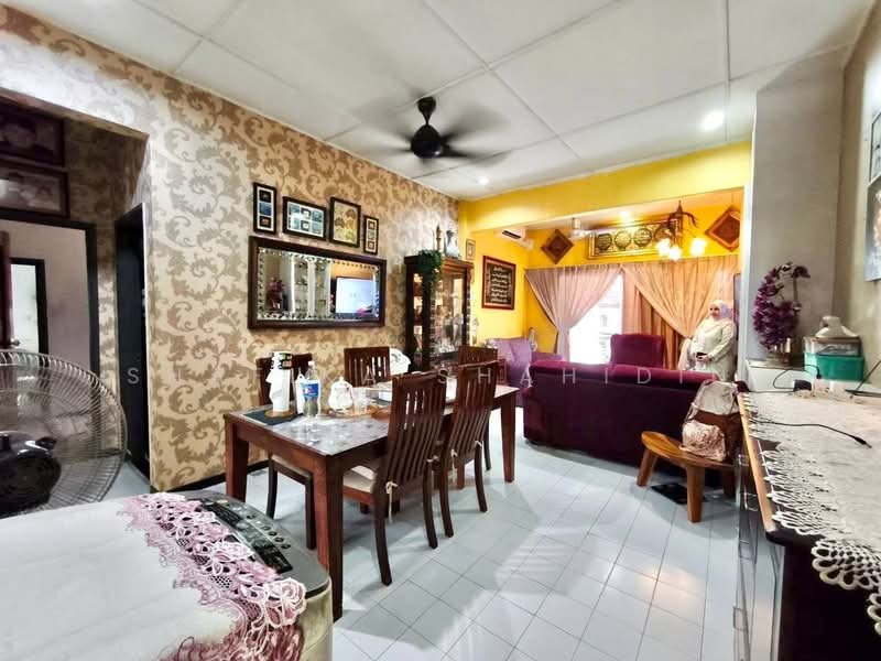 Pangsapuri untuk Dijual di Casa Venicia Apartment - Shafika Shahidin - Living Room - PropertyGuru.com.my
