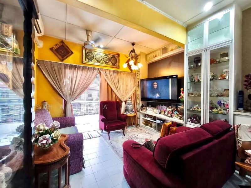 Pangsapuri untuk Dijual di Casa Venicia Apartment - Shafika Shahidin - Living Room - PropertyGuru.com.my