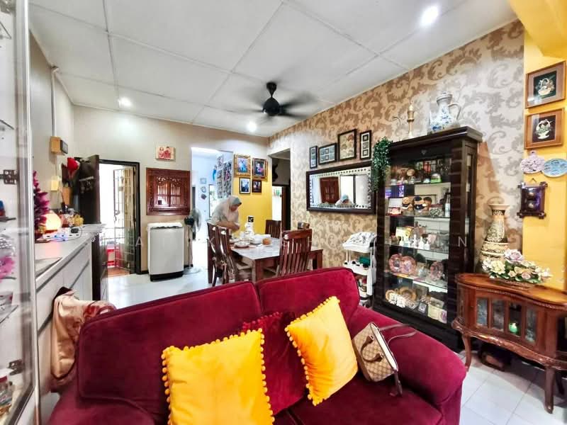 Pangsapuri untuk Dijual di Casa Venicia Apartment - Shafika Shahidin - Living Room - PropertyGuru.com.my