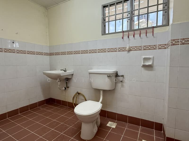 2-storey Terraced House for Rent in Bandar Laguna Merbok (Sungai Petani) - Calvin Fong - Common bathroom - PropertyGuru.com.my