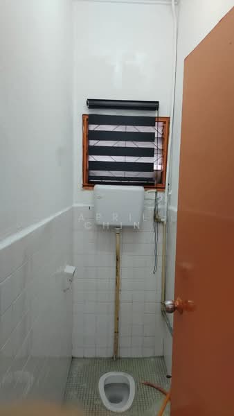 1-storey Terraced House for Rent in Taman Johor Jaya (Johor Bahru) - April Chin - Bathroom - PropertyGuru.com.my