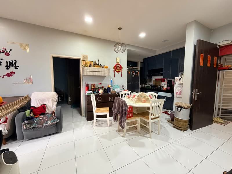 Servis Apartment untuk Dijual di Sky Oasis Residence (Pangsapuri Oasis 1) - Ee Fong Toh - Living Room - PropertyGuru.com.my