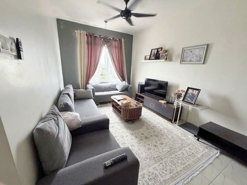 Pangsapuri untuk Dijual di Denai Nusantara Apartment - Anson Hiong - Living Room - PropertyGuru.com.my