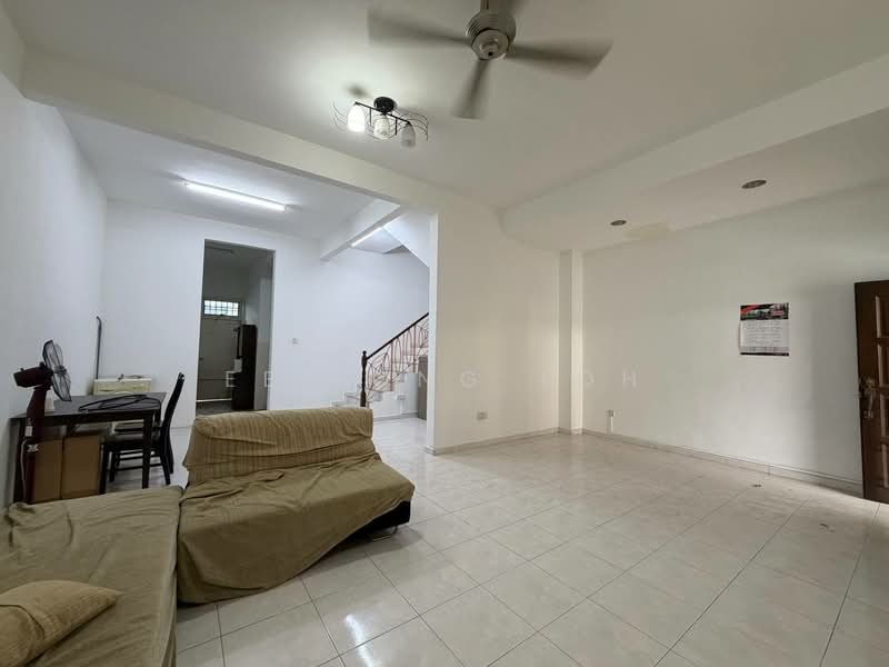 2-storey Terraced House for Sale in Taman Dato' Chellam (Ulu Tiram) - Ee Fong Toh - Living Room - PropertyGuru.com.my