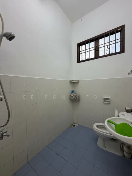 2-storey Terraced House for Sale in Taman Dato' Chellam (Ulu Tiram) - Ee Fong Toh - Bathroom - PropertyGuru.com.my