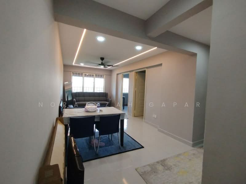 Rumah Flat untuk Dijual di Pangsapuri Putra Damai - NoraFizah Gapar - Living Room - PropertyGuru.com.my