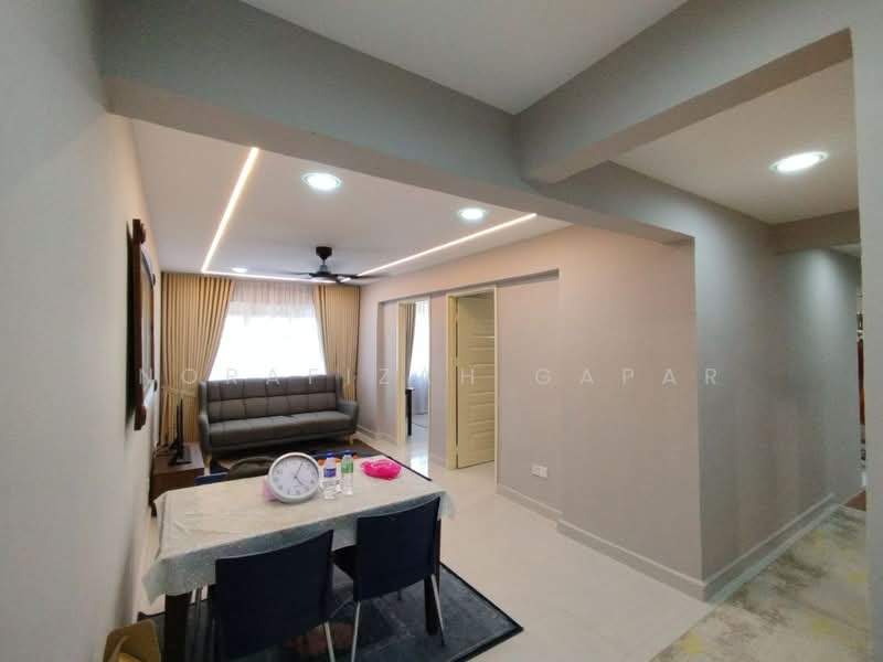 Rumah Flat untuk Dijual di Pangsapuri Putra Damai - NoraFizah Gapar - Living Room - PropertyGuru.com.my