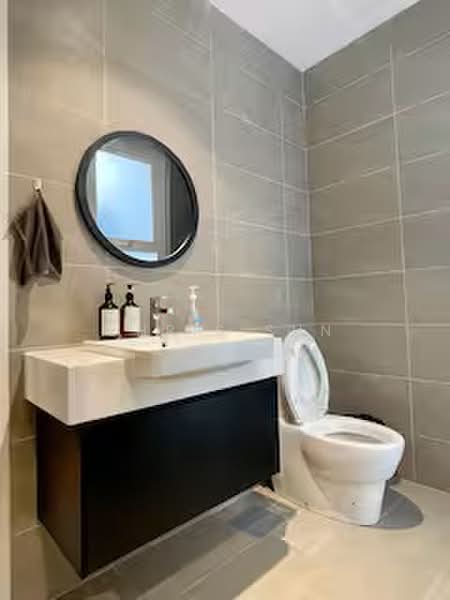 Servis Apartment untuk Disewa di Quill Residence - Chris Sun - Bathroom - PropertyGuru.com.my