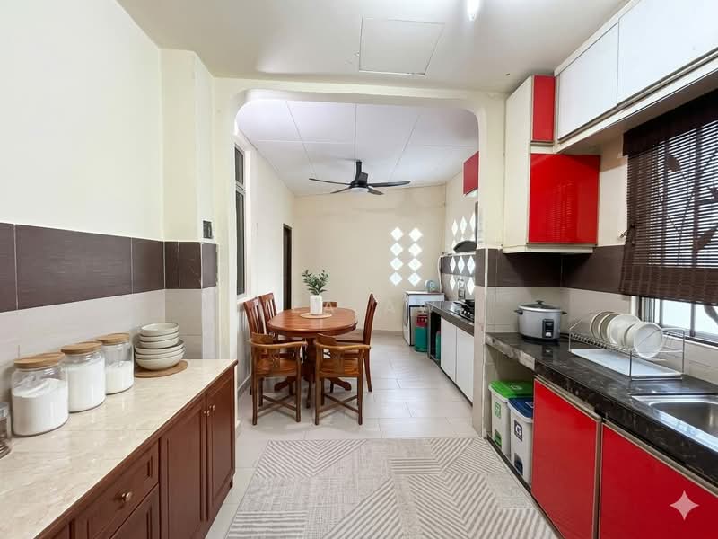 Rumah Teres 2 Tingkat untuk Dijual di Seksyen 4 (Bangi) - Liza Awi - Kitchen - PropertyGuru.com.my