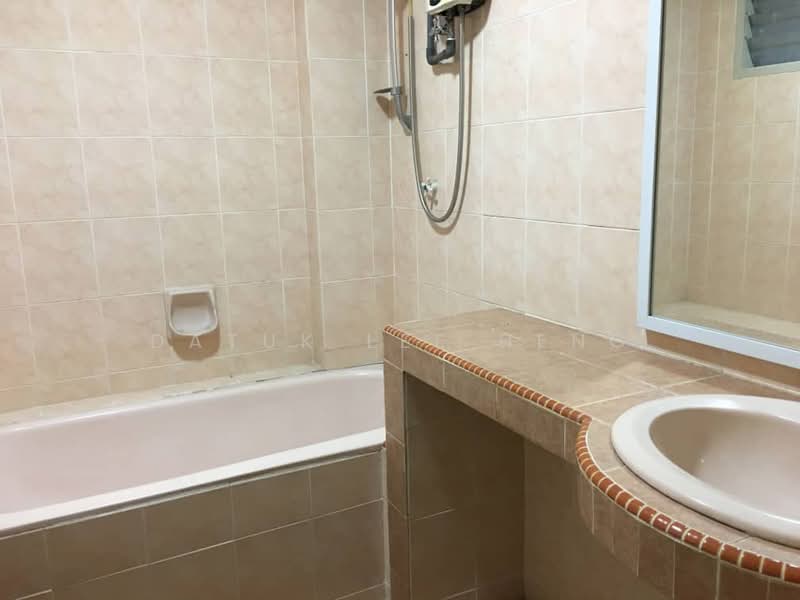 Condominium for Rent at Rayaria - Datuk Lee Heng - Bathroom - PropertyGuru.com.my