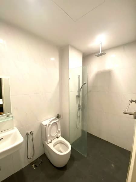 Service Residence for Rent at Reizz Residence - Kew . - Bathroom - PropertyGuru.com.my